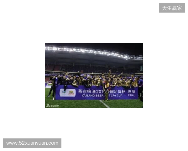 法比奥庆祝足协杯夺冠:我们是冠军了!这座城市值得拥有这一刻