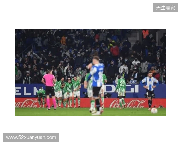 西班牙名嘴：维尼在替补席发笑不职业，在哪都该被开除